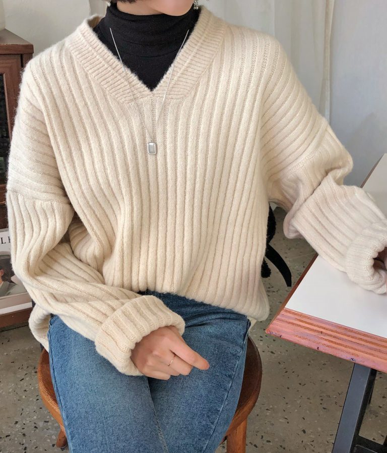 Cách phối Sweater đơn giản khi trời se lạnh