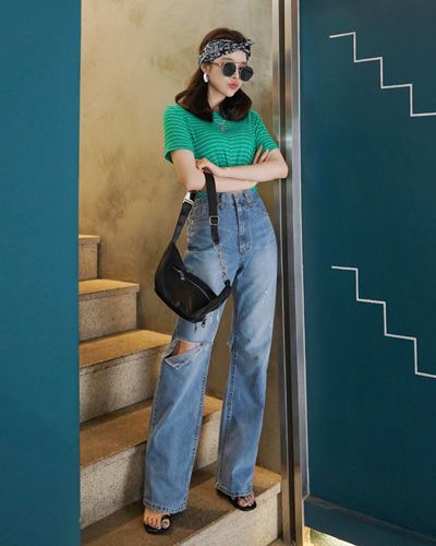 phối đồ với quần jeans rách